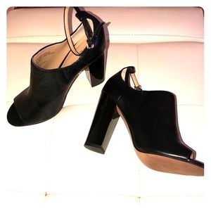 G.I.L.I black booties